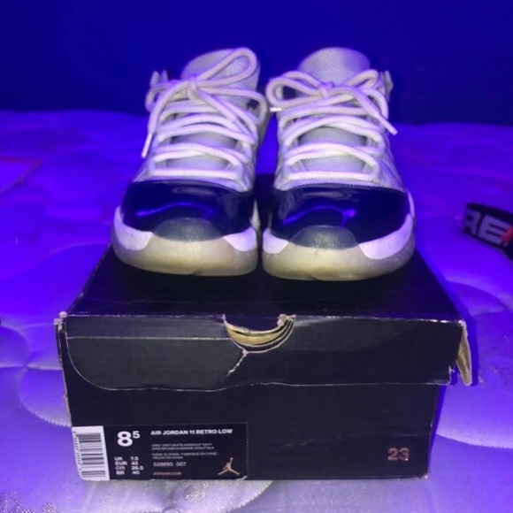 Jordan 11 low Georgetown’s - Picture 3 of 3